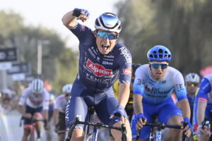 Jasper Philipsen gewinnt 1. Etappe der UAE-Tour 2022