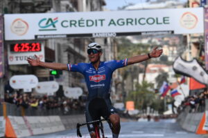 Mathieu van der Poel gewinnt Mailand-Sanremo 2023