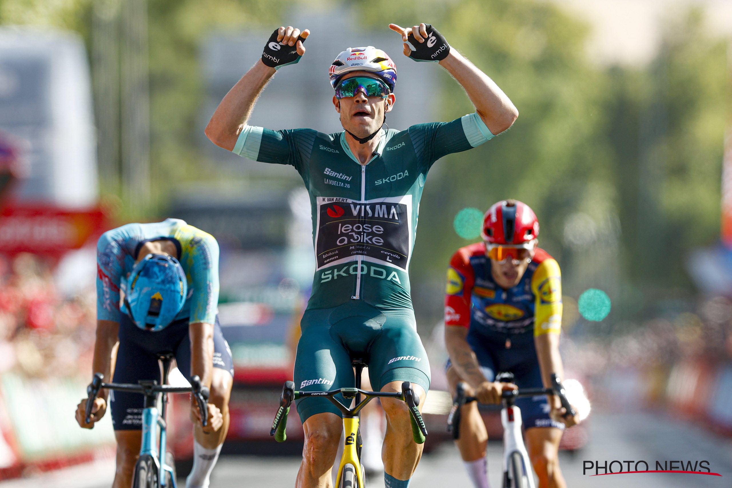 Photo: alpecincycling.com Vuelta a España 2026: Wout van Aert Wins Stage 15 in Córdoba Heat Thriller