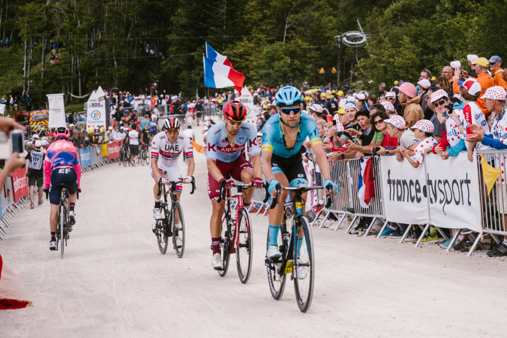 Radprofis beim Aufstieg zur Planches des Belles Filles während der Tour de France 2019