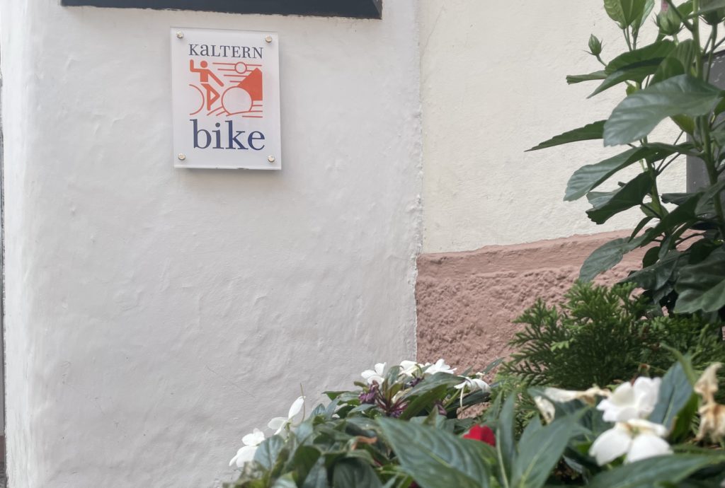 Kaltern am See in Südtirol hat viele seiner Hotelbetriebe als radfreundlich ausgezeichnet. Ein toller Ort für Rennradfahrer.